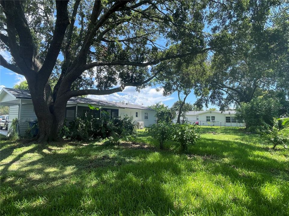 Active With Contract: $1,650 (3 beds, 1 baths, 924 Square Feet)