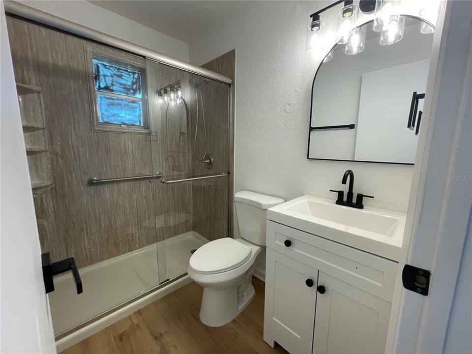 Active With Contract: $1,650 (3 beds, 1 baths, 924 Square Feet)