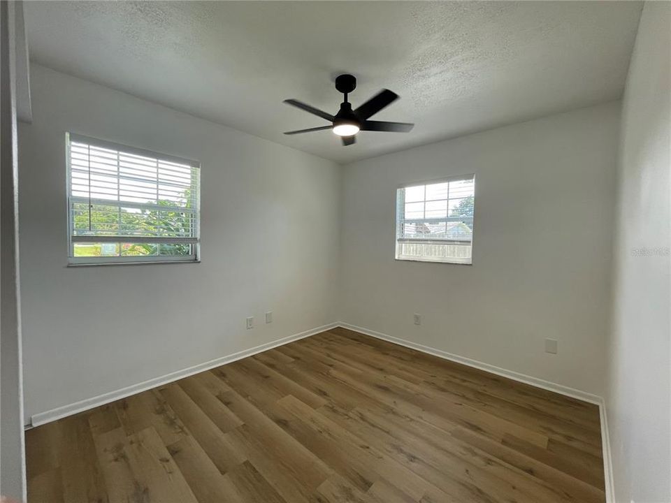 Active With Contract: $1,650 (3 beds, 1 baths, 924 Square Feet)