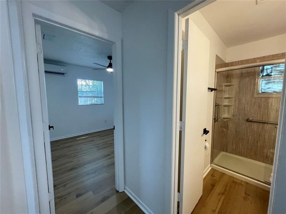 Active With Contract: $1,650 (3 beds, 1 baths, 924 Square Feet)