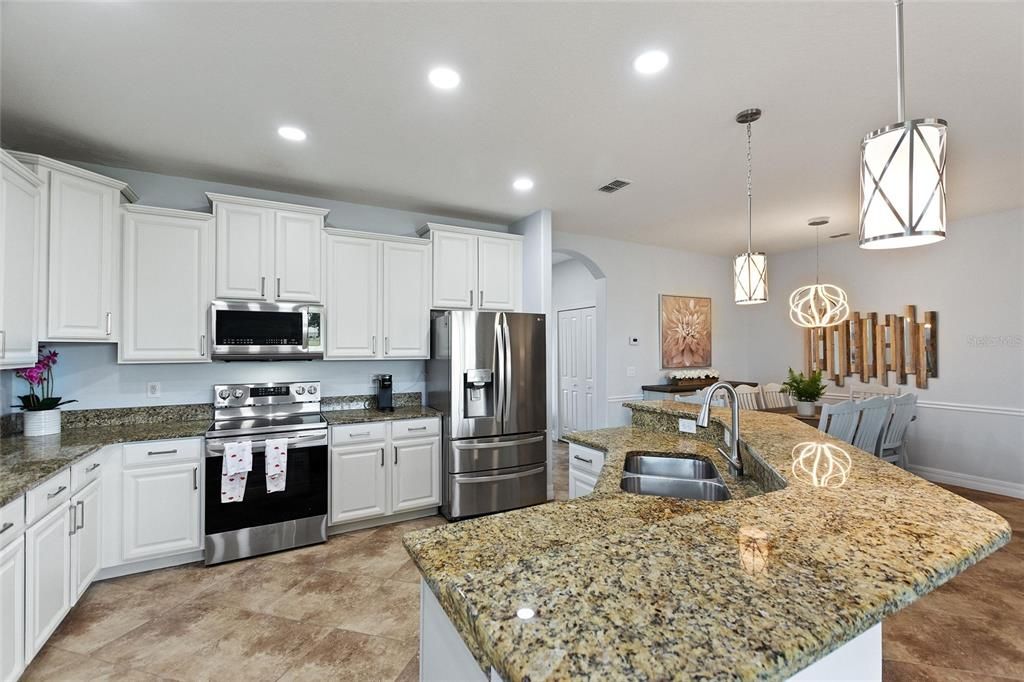 Active With Contract: $459,000 (3 beds, 2 baths, 1903 Square Feet)