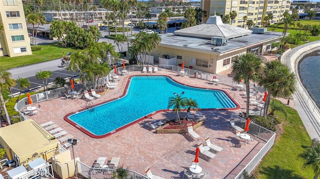 На продажу: $240,000 (2 спален, 2 ванн, 1040 Квадратных фут)