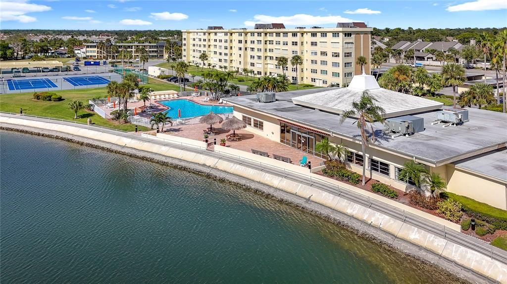 На продажу: $240,000 (2 спален, 2 ванн, 1040 Квадратных фут)