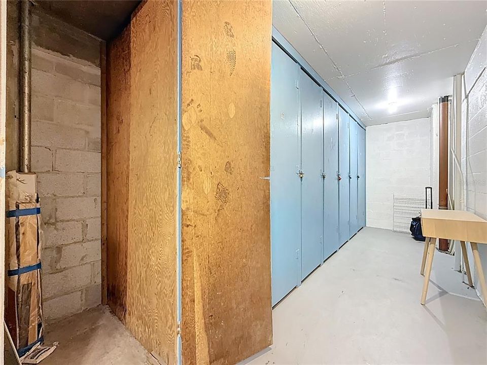 На продажу: $240,000 (2 спален, 2 ванн, 1040 Квадратных фут)