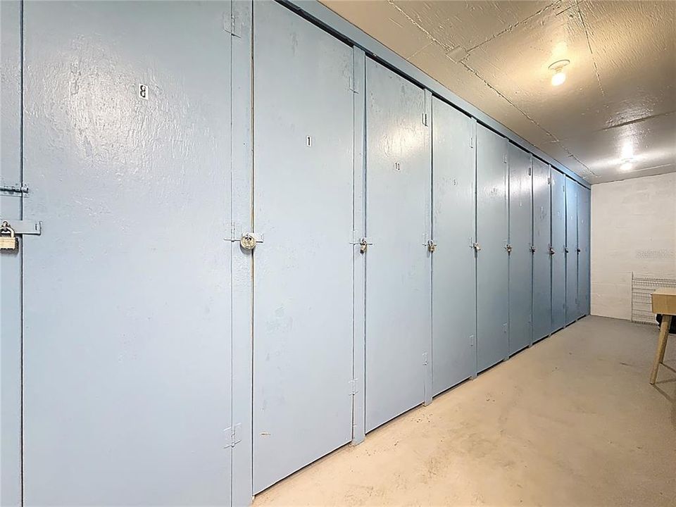 На продажу: $240,000 (2 спален, 2 ванн, 1040 Квадратных фут)