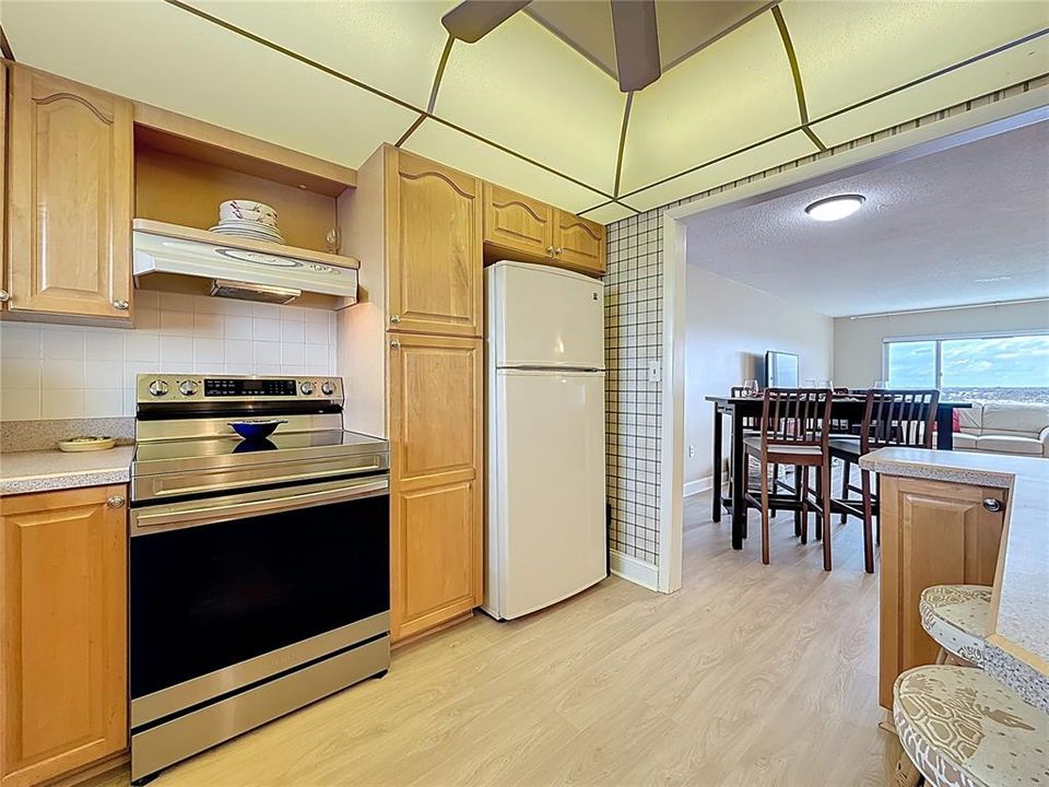 На продажу: $240,000 (2 спален, 2 ванн, 1040 Квадратных фут)