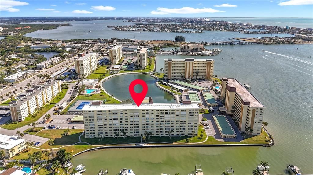 На продажу: $240,000 (2 спален, 2 ванн, 1040 Квадратных фут)