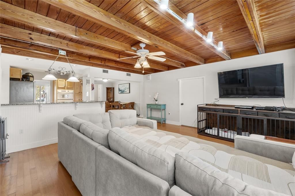 For Sale: $575,000 (3 beds, 2 baths, 1594 Square Feet)