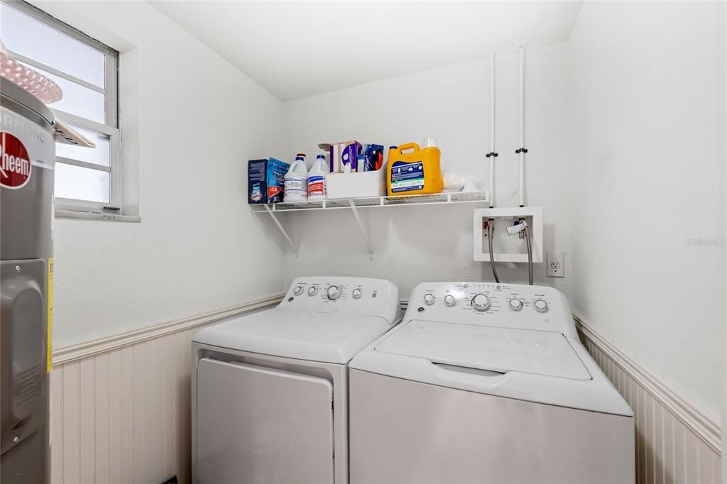 For Sale: $575,000 (3 beds, 2 baths, 1594 Square Feet)