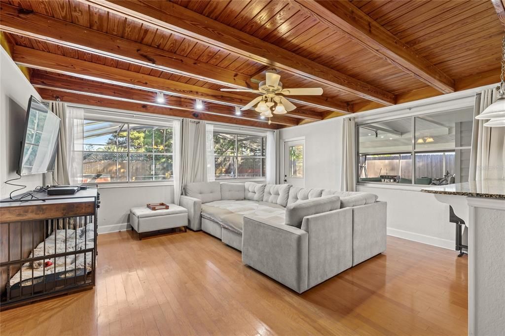 For Sale: $575,000 (3 beds, 2 baths, 1594 Square Feet)