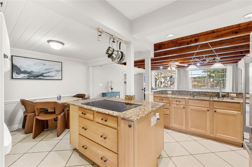 For Sale: $575,000 (3 beds, 2 baths, 1594 Square Feet)