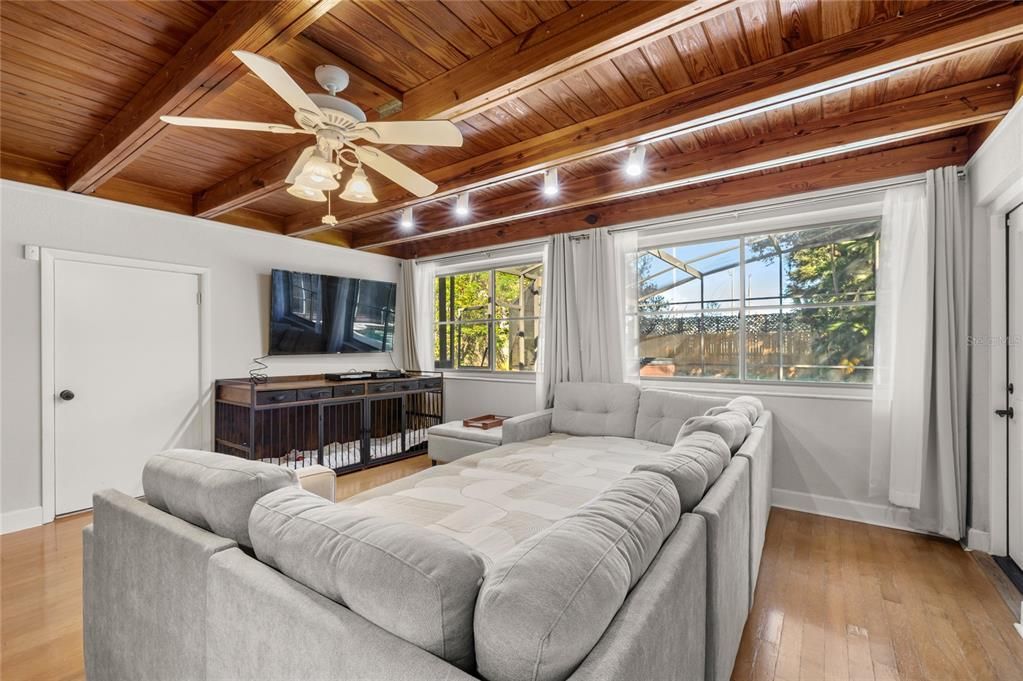 For Sale: $575,000 (3 beds, 2 baths, 1594 Square Feet)