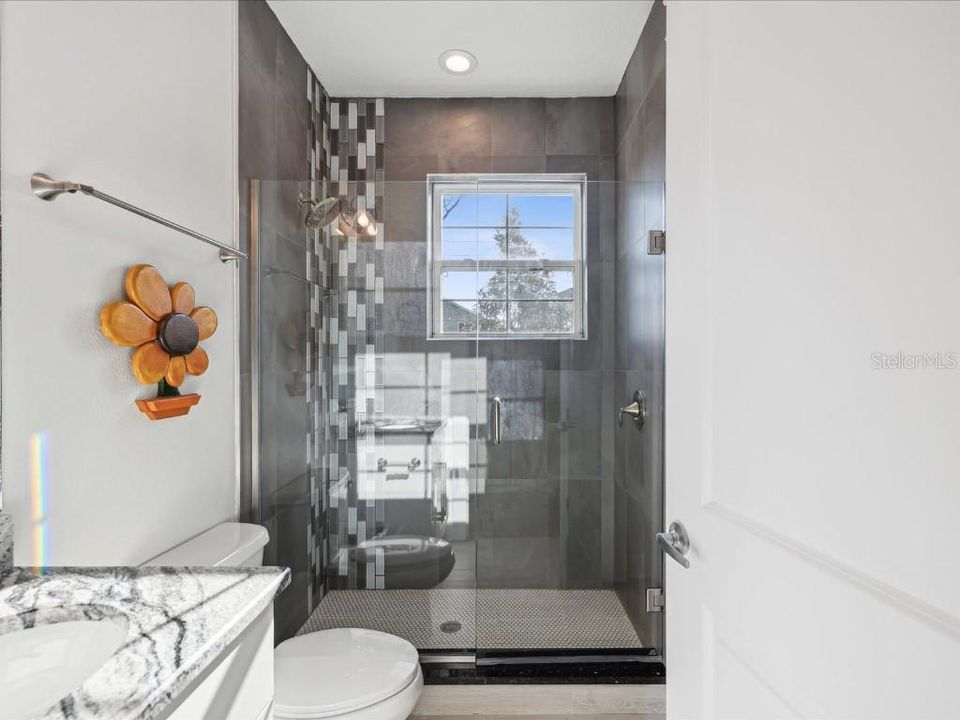 En Venta: $1,225,000 (5 camas, 3 baños, 2748 Pies cuadrados)