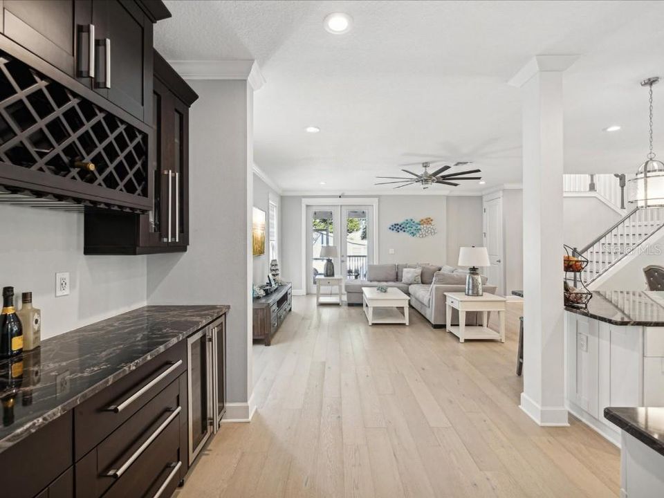 En Venta: $1,225,000 (5 camas, 3 baños, 2748 Pies cuadrados)