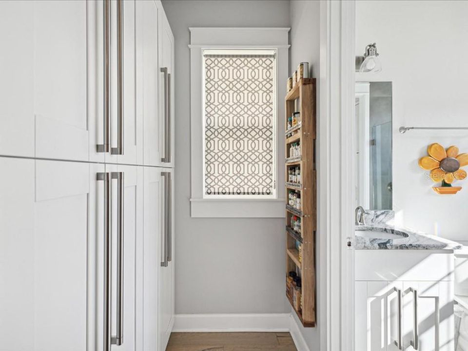 En Venta: $1,225,000 (5 camas, 3 baños, 2748 Pies cuadrados)