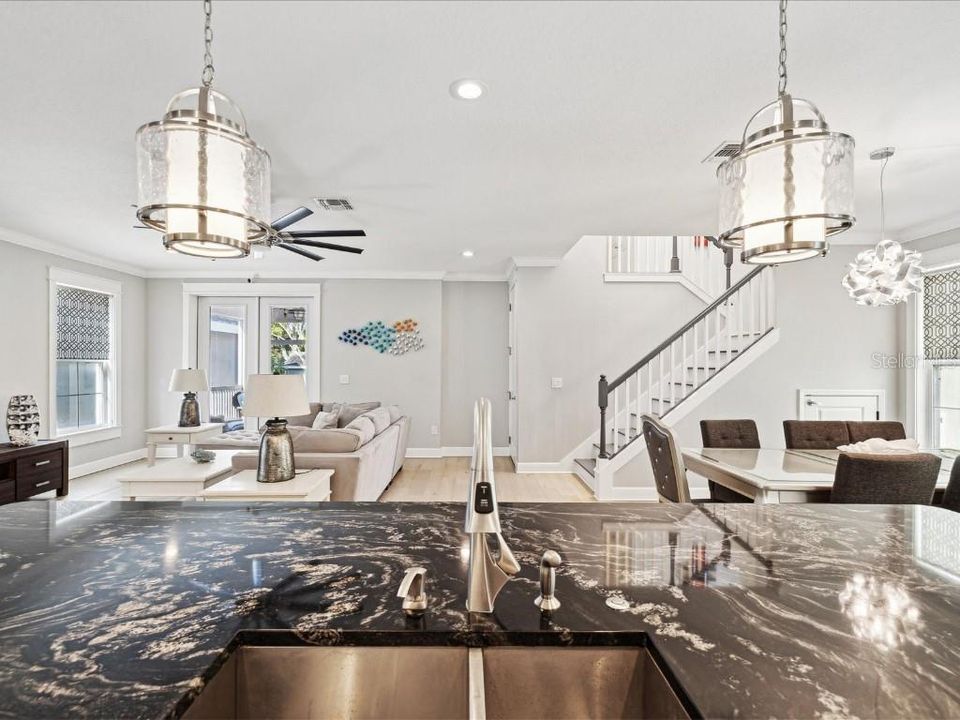 En Venta: $1,225,000 (5 camas, 3 baños, 2748 Pies cuadrados)