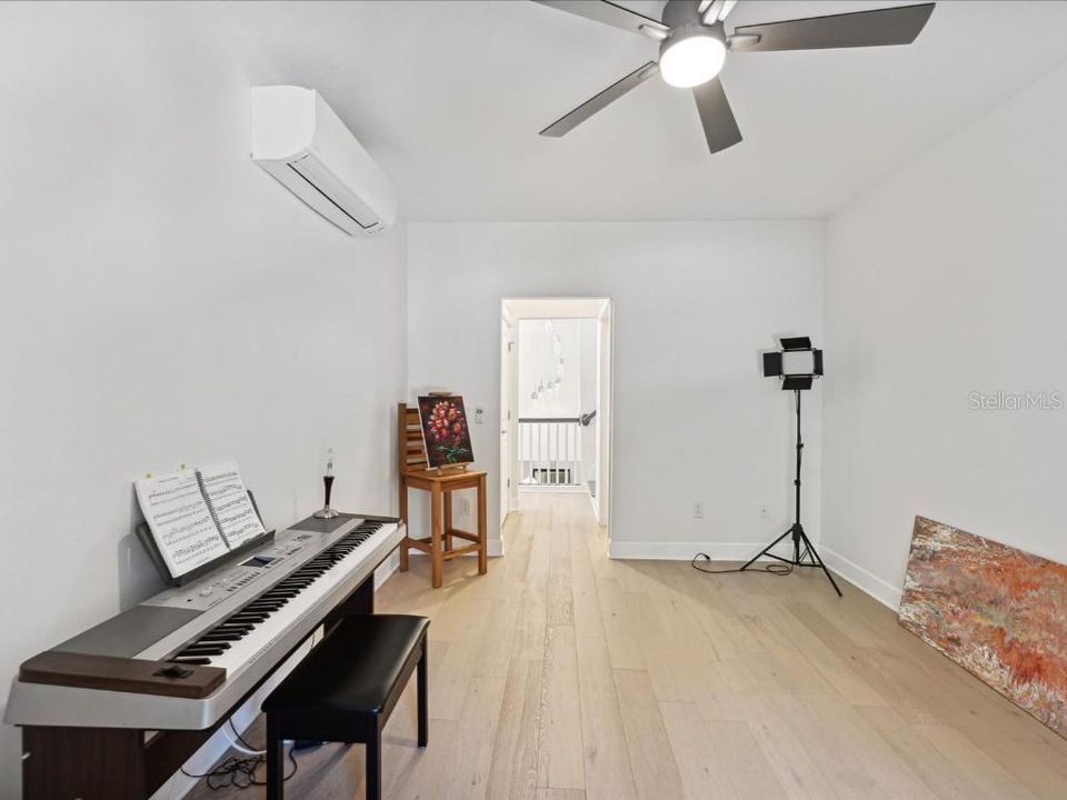 En Venta: $1,225,000 (5 camas, 3 baños, 2748 Pies cuadrados)