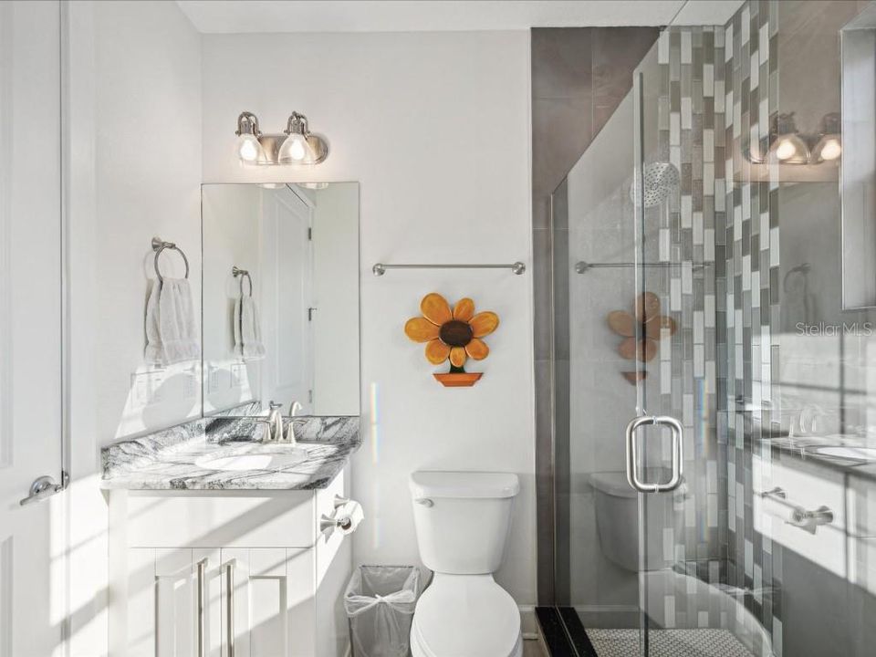 En Venta: $1,225,000 (5 camas, 3 baños, 2748 Pies cuadrados)