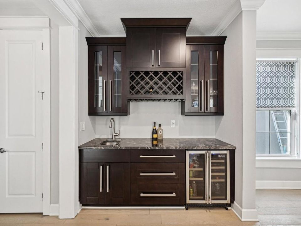 En Venta: $1,225,000 (5 camas, 3 baños, 2748 Pies cuadrados)