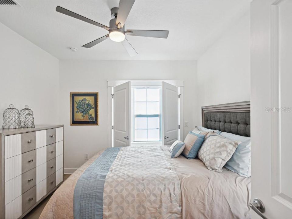 En Venta: $1,225,000 (5 camas, 3 baños, 2748 Pies cuadrados)