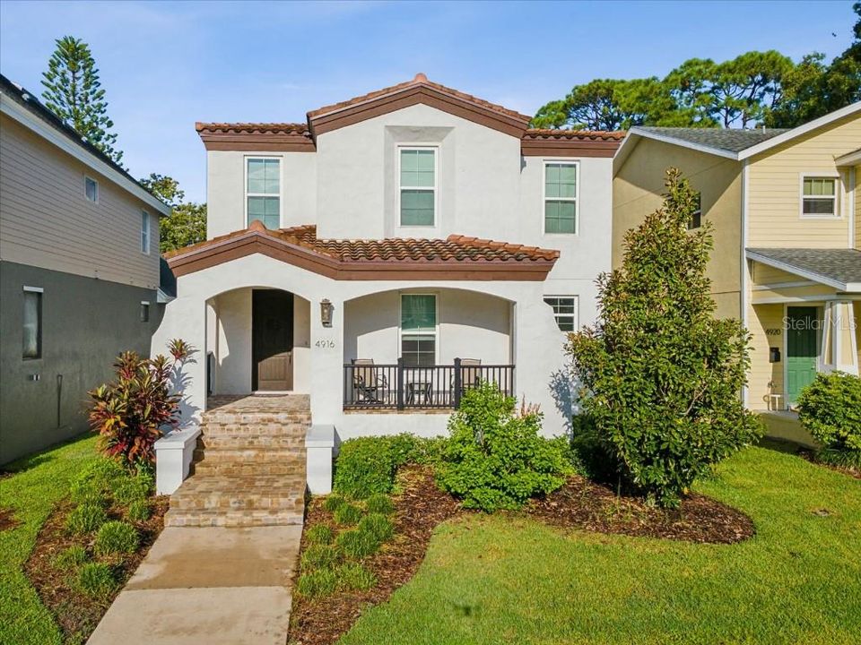 En Venta: $1,225,000 (5 camas, 3 baños, 2748 Pies cuadrados)