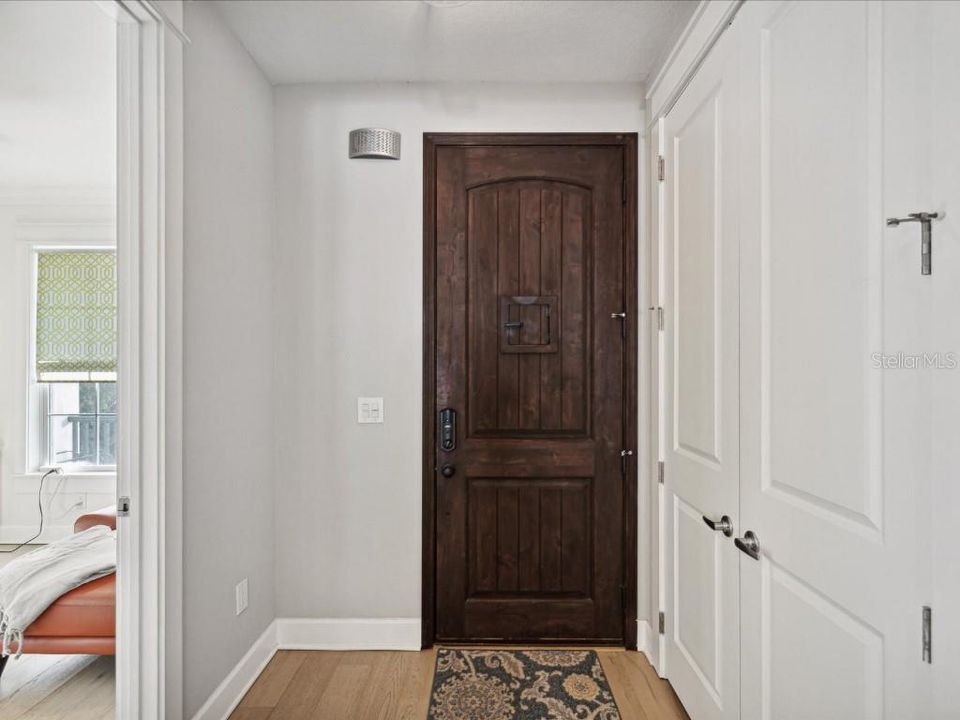 En Venta: $1,225,000 (5 camas, 3 baños, 2748 Pies cuadrados)