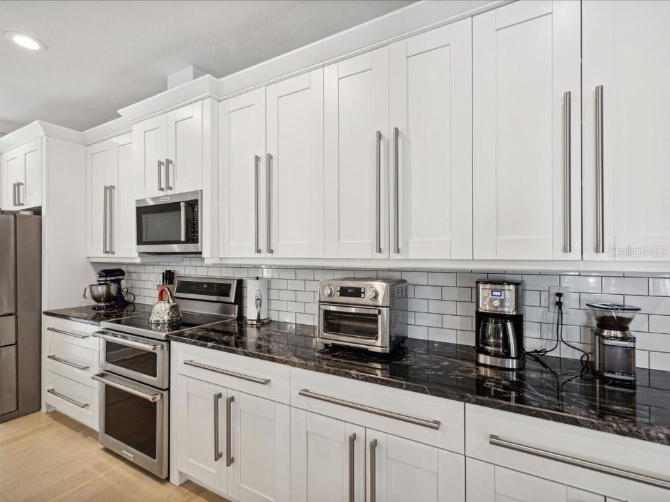 En Venta: $1,225,000 (5 camas, 3 baños, 2748 Pies cuadrados)