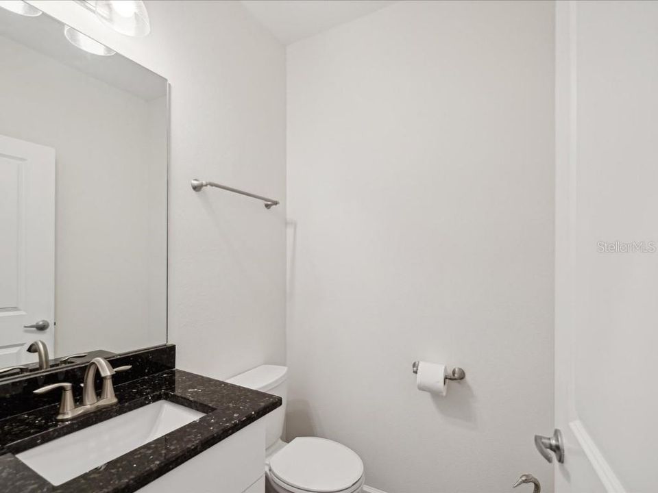 En Venta: $1,225,000 (5 camas, 3 baños, 2748 Pies cuadrados)