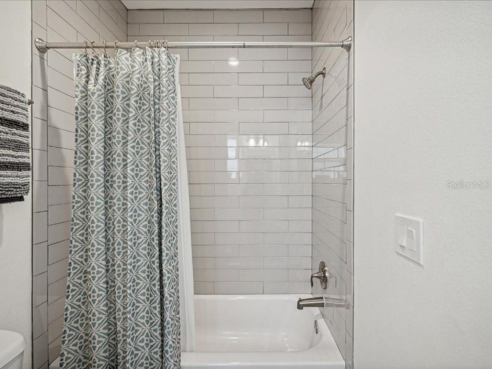 En Venta: $1,225,000 (5 camas, 3 baños, 2748 Pies cuadrados)