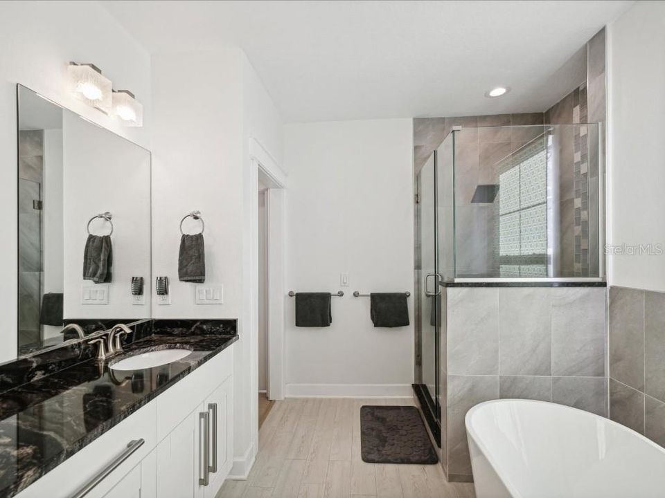 En Venta: $1,225,000 (5 camas, 3 baños, 2748 Pies cuadrados)