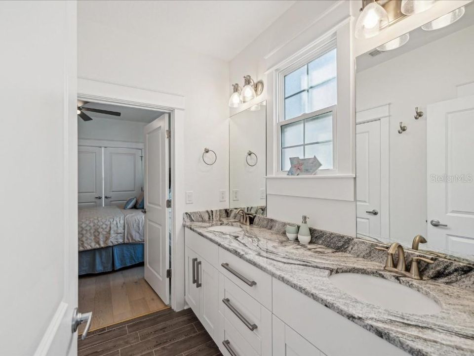 En Venta: $1,225,000 (5 camas, 3 baños, 2748 Pies cuadrados)