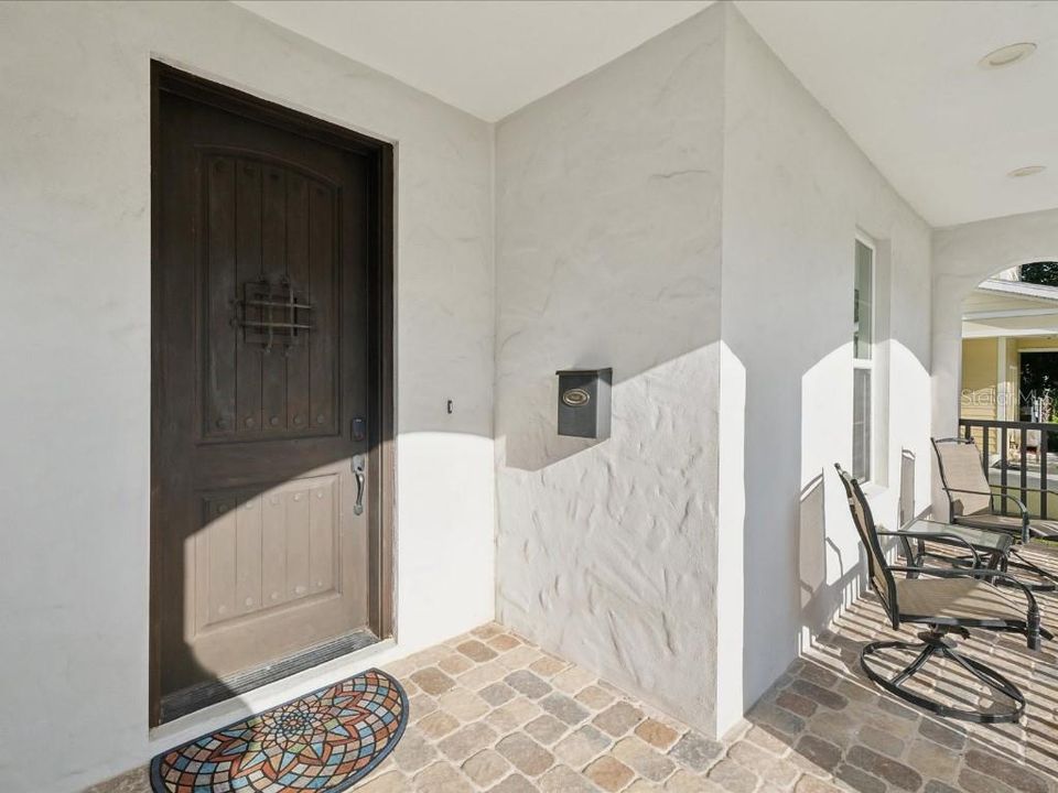 En Venta: $1,225,000 (5 camas, 3 baños, 2748 Pies cuadrados)