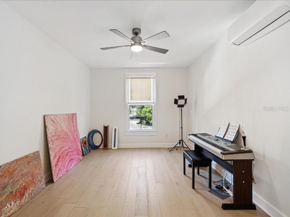 En Venta: $1,225,000 (5 camas, 3 baños, 2748 Pies cuadrados)