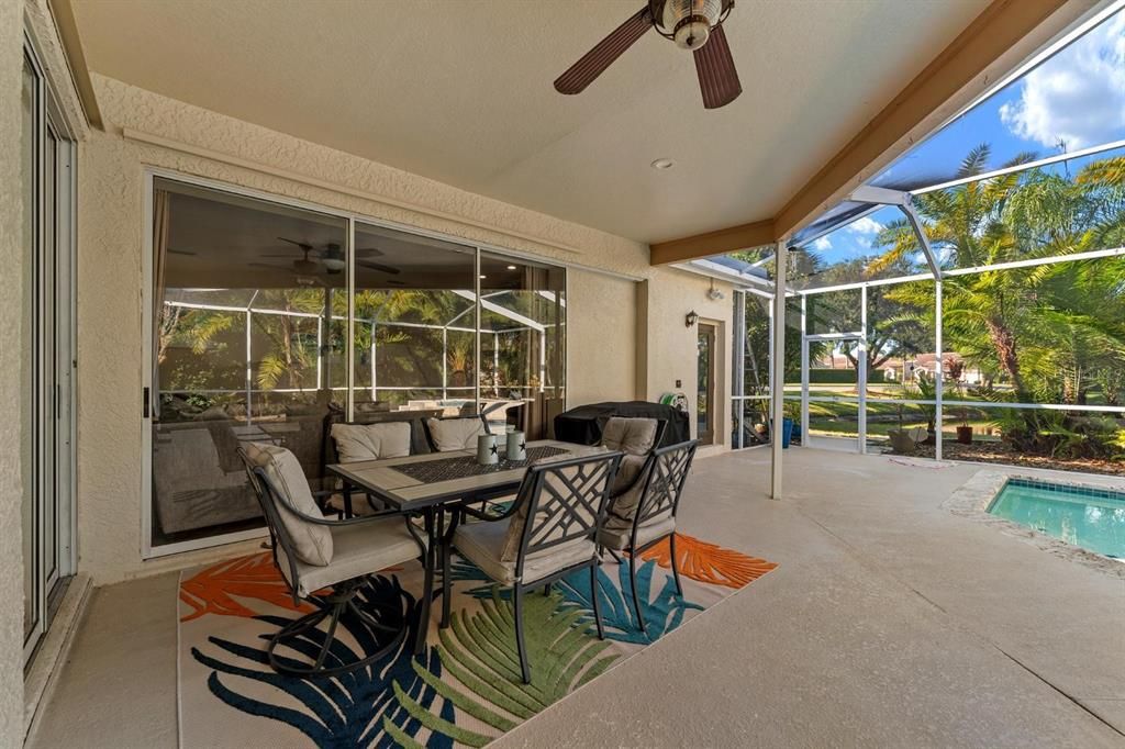 En Venta: $714,900 (4 camas, 3 baños, 2529 Pies cuadrados)