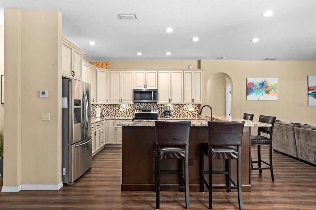 En Venta: $714,900 (4 camas, 3 baños, 2529 Pies cuadrados)