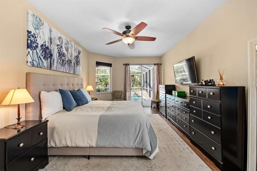 En Venta: $714,900 (4 camas, 3 baños, 2529 Pies cuadrados)