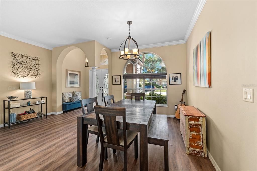 En Venta: $714,900 (4 camas, 3 baños, 2529 Pies cuadrados)