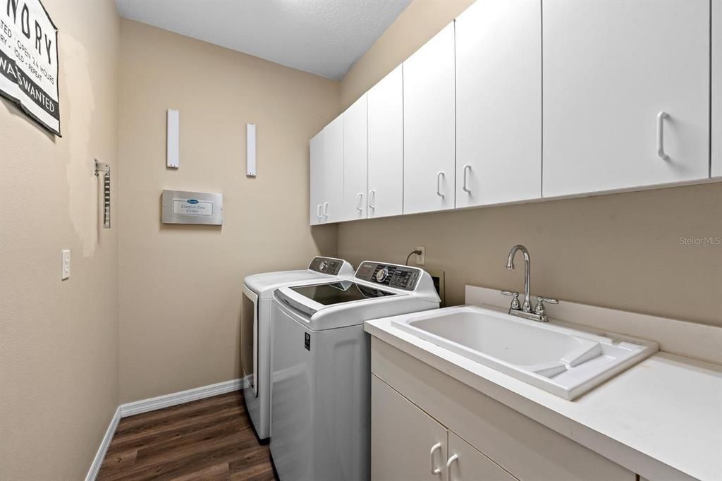 En Venta: $714,900 (4 camas, 3 baños, 2529 Pies cuadrados)