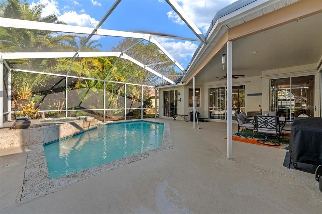 En Venta: $714,900 (4 camas, 3 baños, 2529 Pies cuadrados)