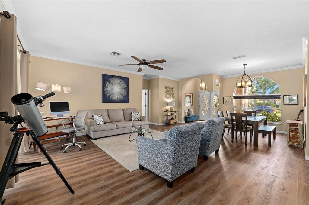 En Venta: $714,900 (4 camas, 3 baños, 2529 Pies cuadrados)