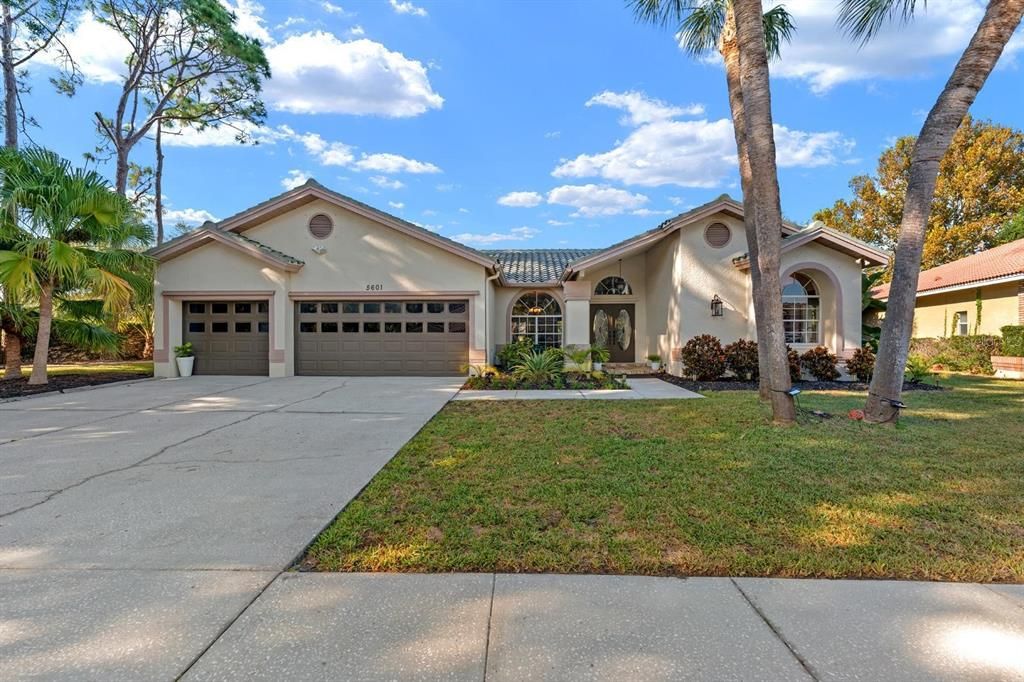 En Venta: $714,900 (4 camas, 3 baños, 2529 Pies cuadrados)