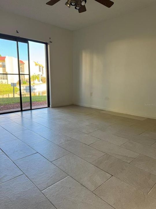 出租: $1,375 (1 贝兹, 1 浴室, 840 平方英尺)