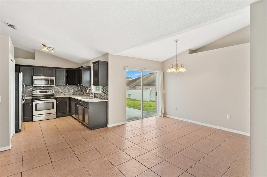 На продажу: $240,000 (3 спален, 2 ванн, 1505 Квадратных фут)