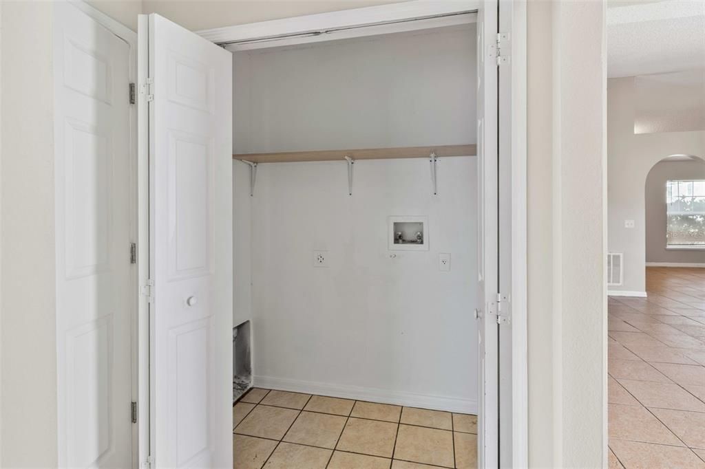 На продажу: $240,000 (3 спален, 2 ванн, 1505 Квадратных фут)