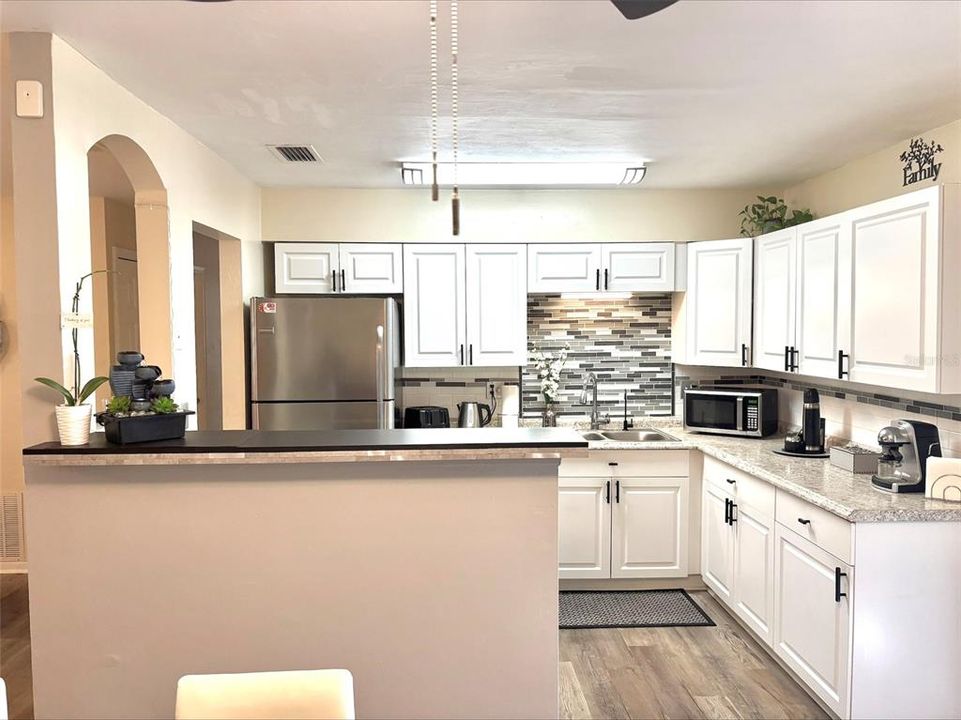 For Sale: $320,000 (3 beds, 2 baths, 1356 Square Feet)