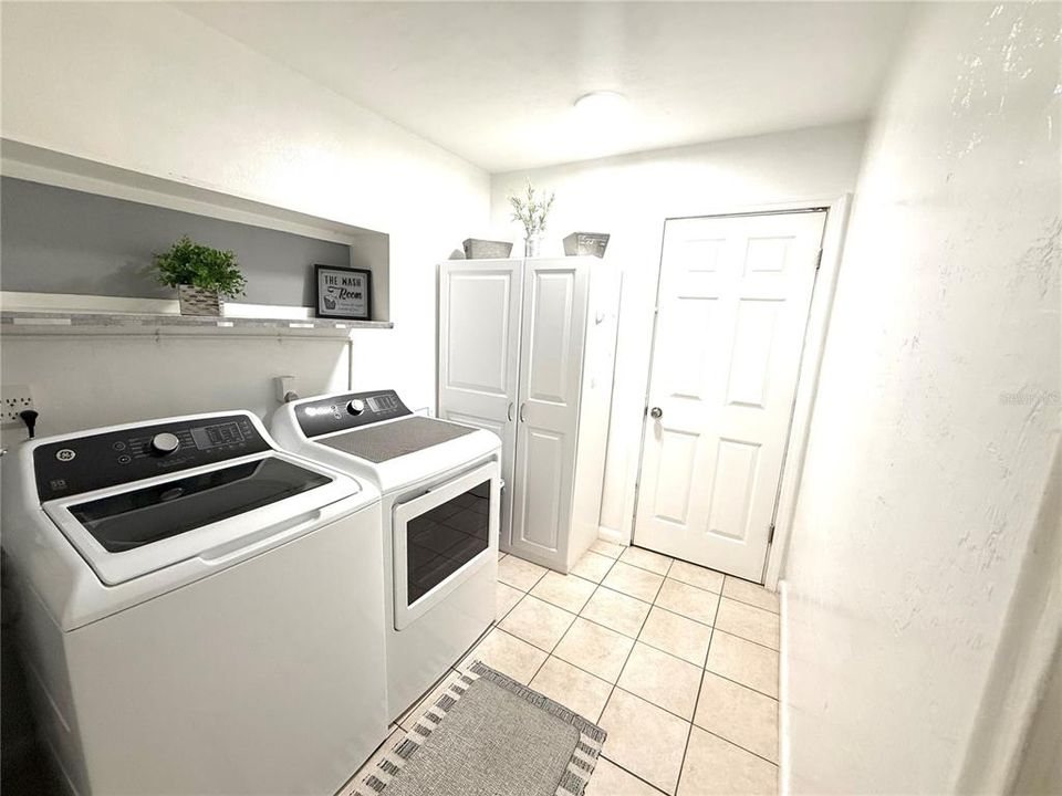 For Sale: $320,000 (3 beds, 2 baths, 1356 Square Feet)