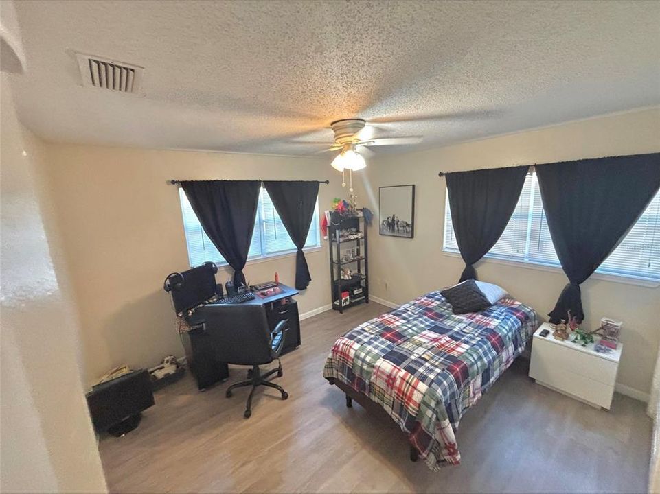 For Sale: $320,000 (3 beds, 2 baths, 1356 Square Feet)