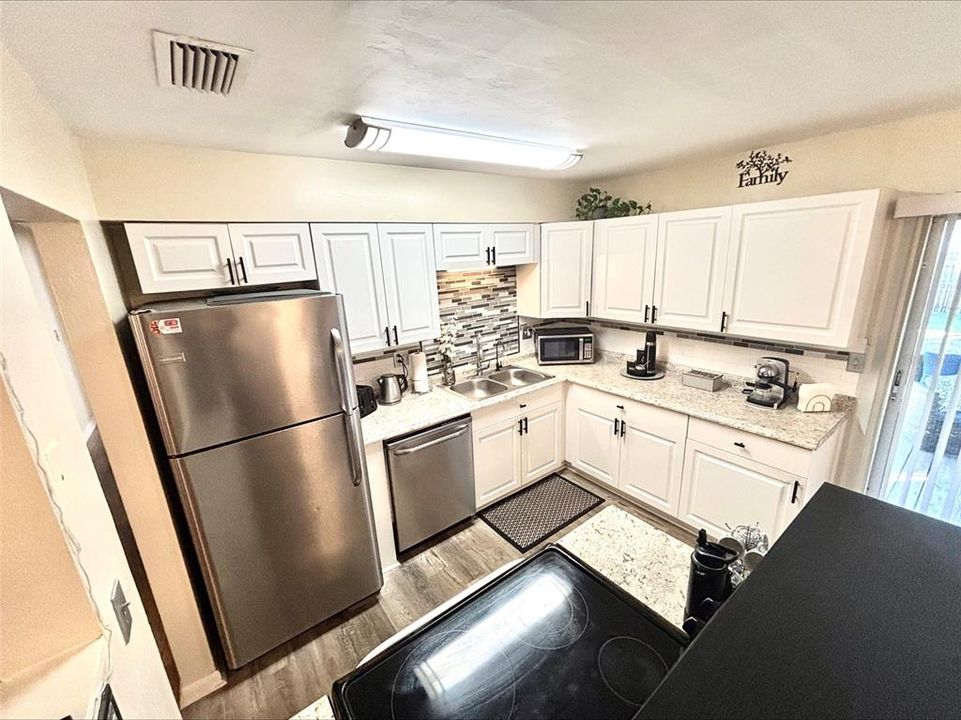 For Sale: $320,000 (3 beds, 2 baths, 1356 Square Feet)