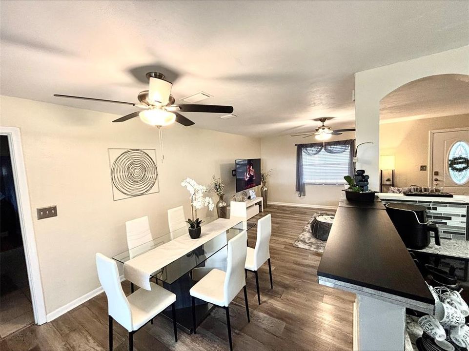 For Sale: $320,000 (3 beds, 2 baths, 1356 Square Feet)