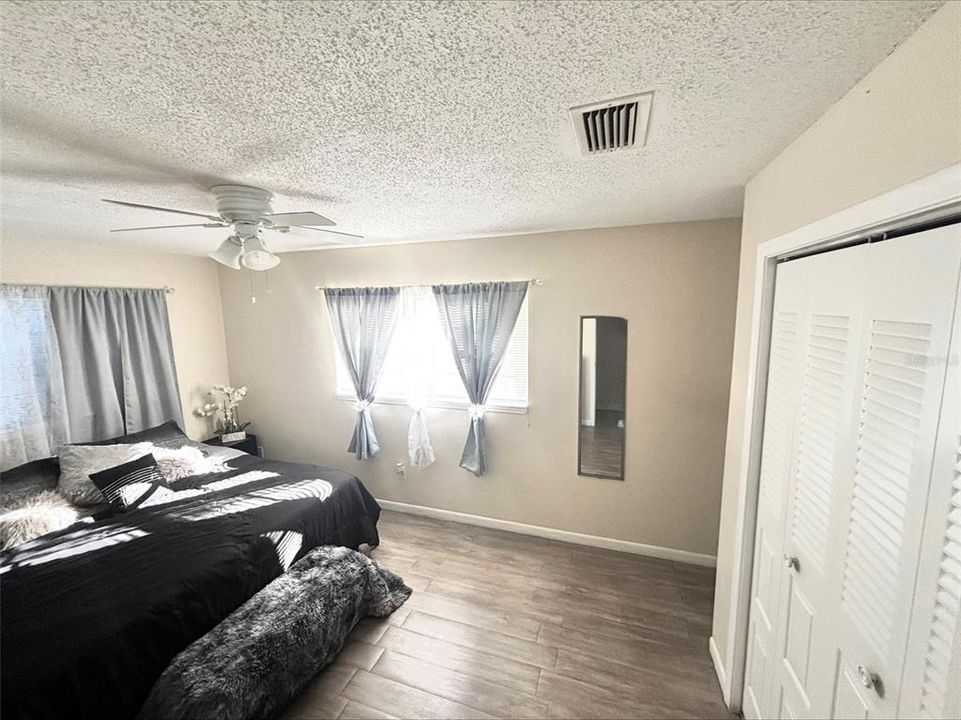 For Sale: $320,000 (3 beds, 2 baths, 1356 Square Feet)